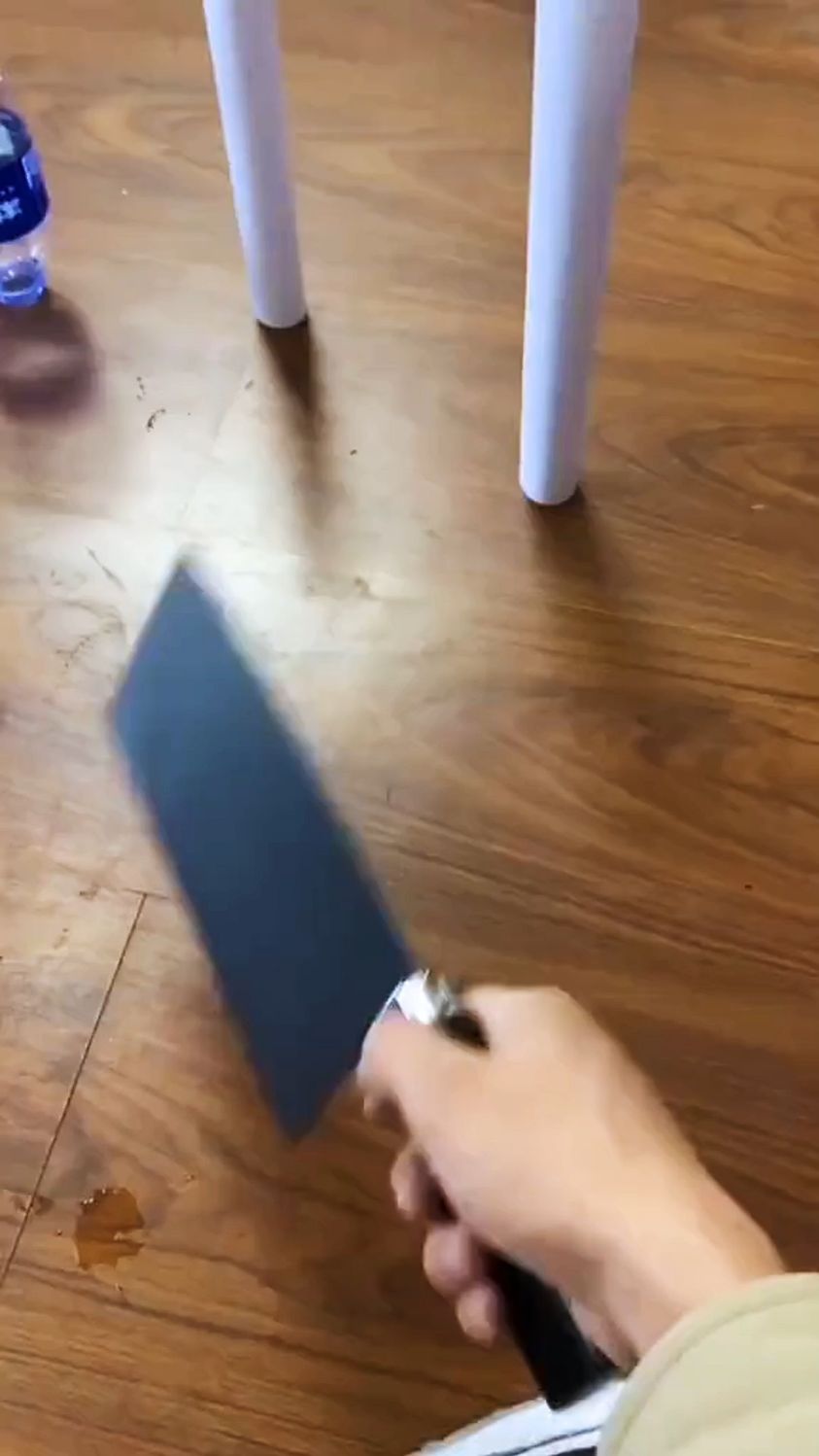 可以将纸轻松切碎的菜刀!