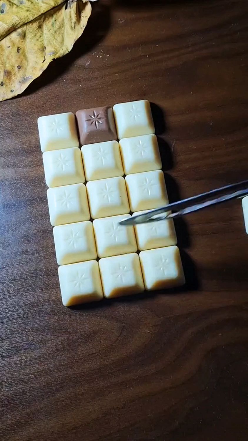 多出来那块巧克力,从哪来的?