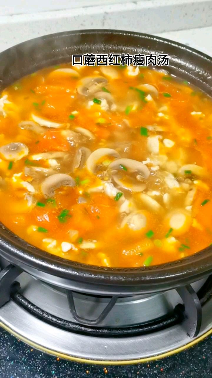 口蘑做成汤,味道很鲜美好喝