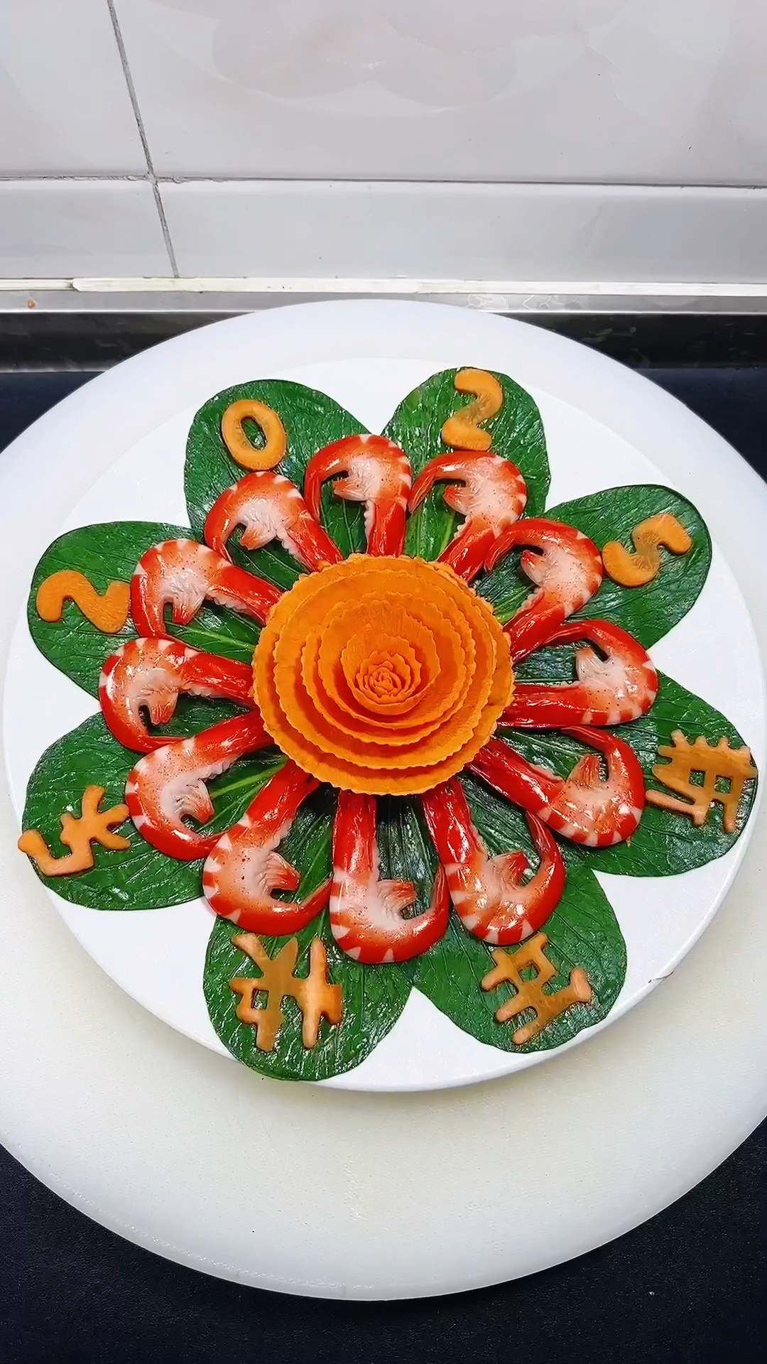 年夜饭大虾这样摆盘,太牛了