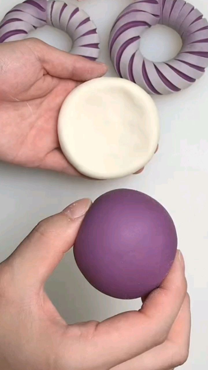 紫色的甜甜圈真是太棒了
