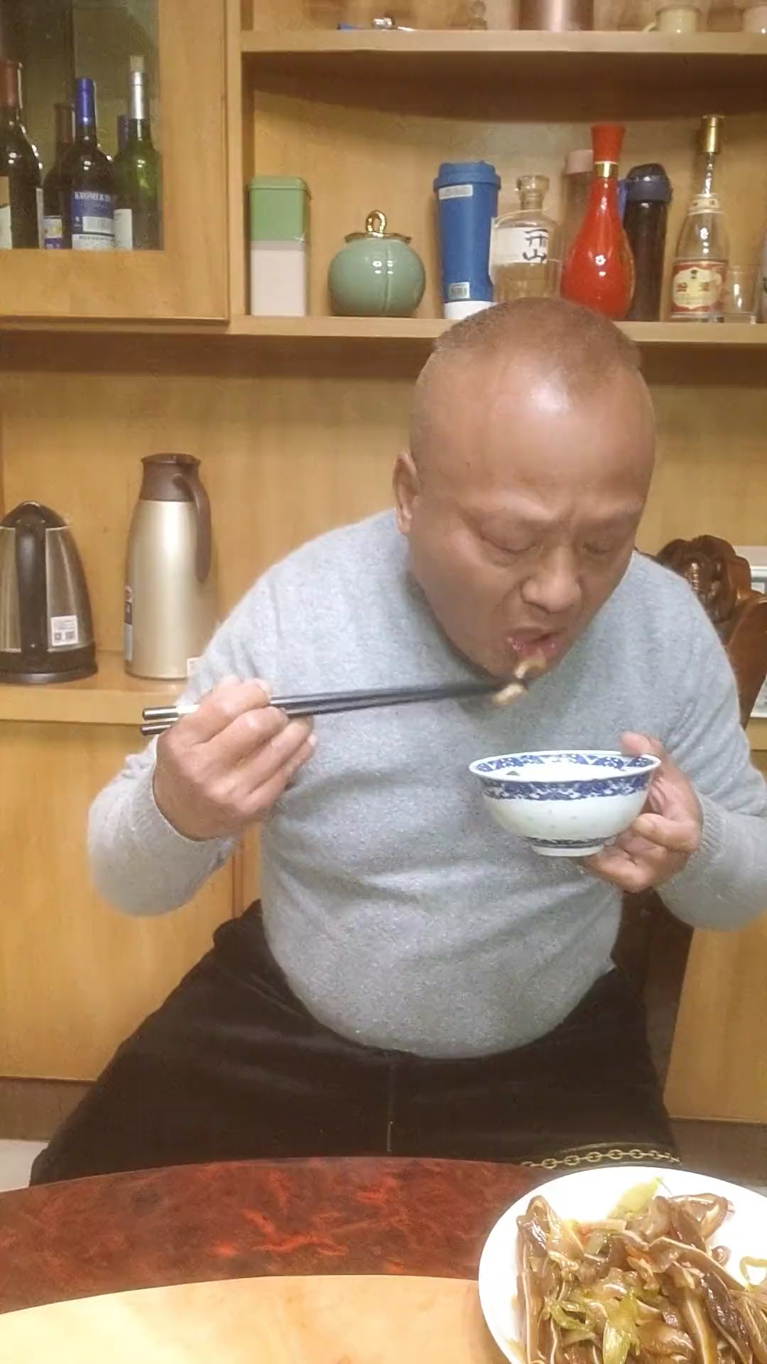 怎么还被鱼刺卡着了呢?