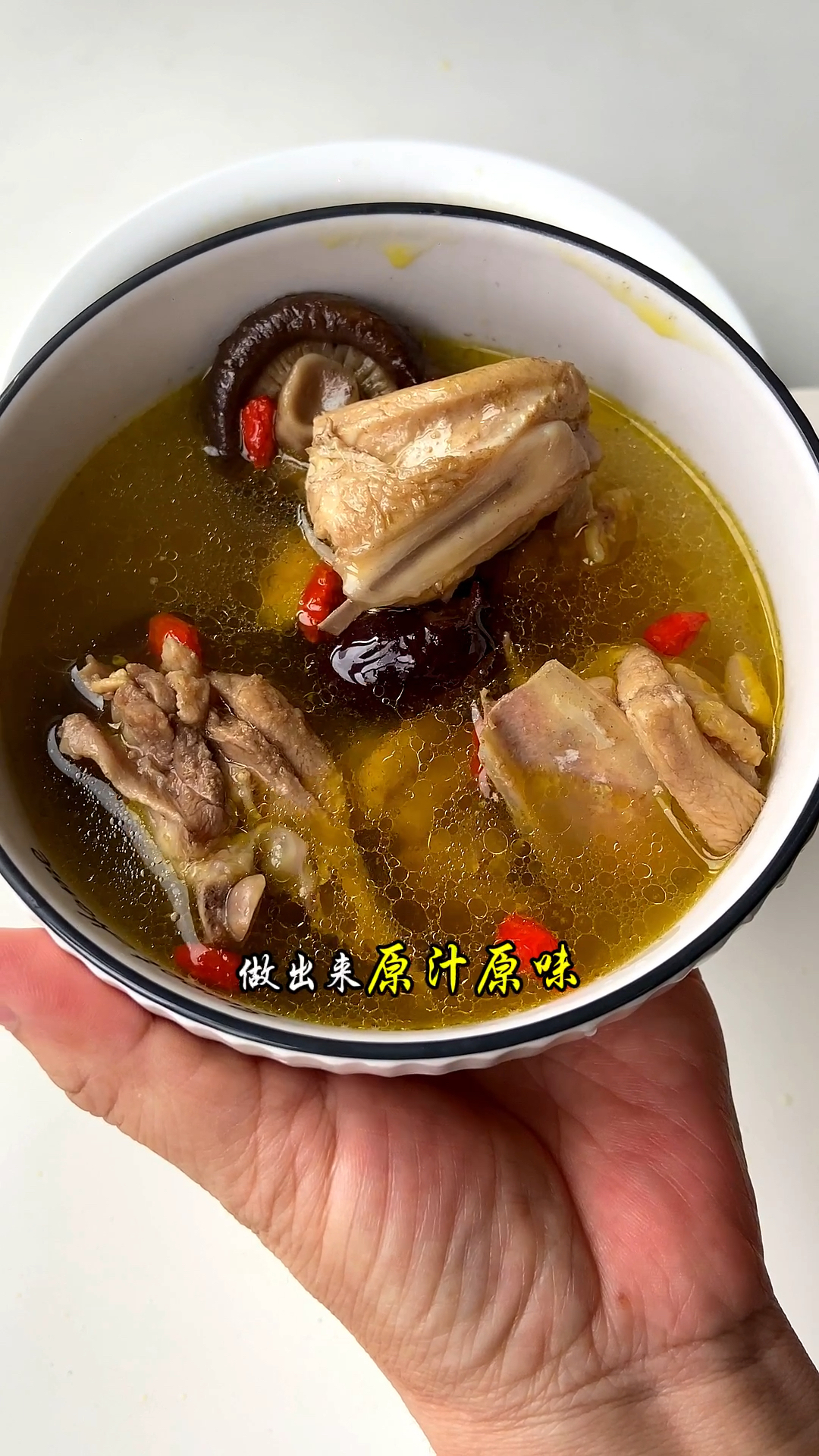 今天分享土鸡汤的正确做法,做出来原汁原味,好吃又营养!