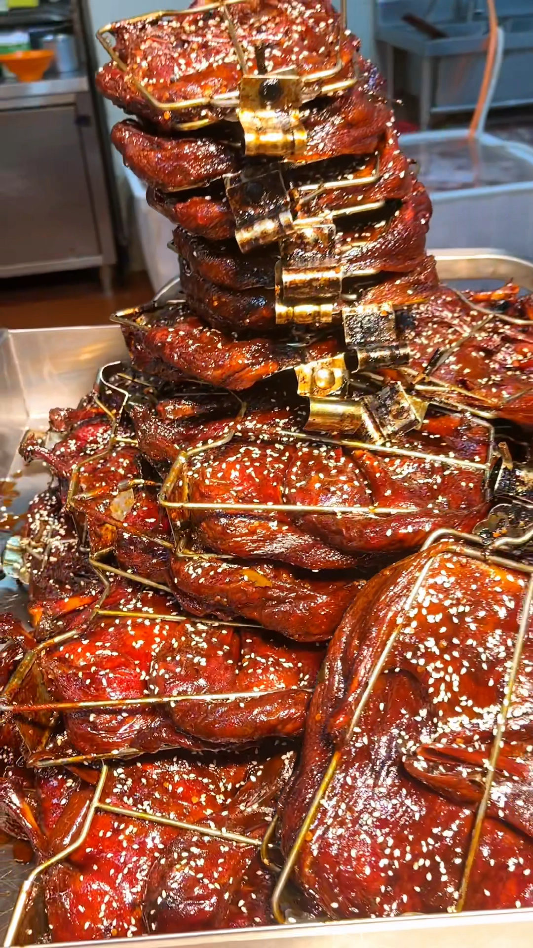 金牌酱板鸭,酱香浓郁,是年饭桌上必备的菜品 #卤味培训 #酱板鸭