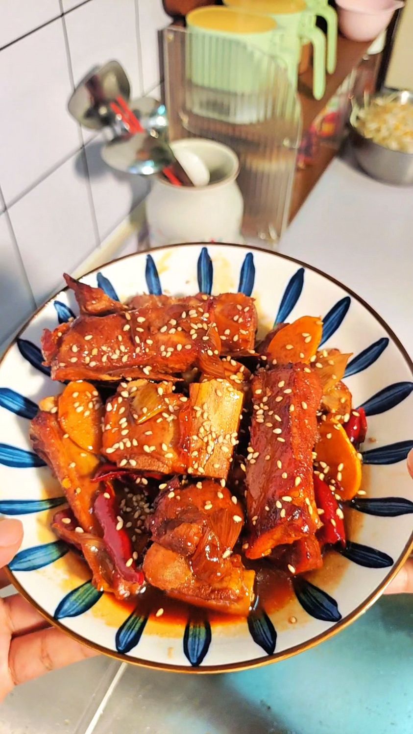 今日午饭 学做菜我是认真的 今日菜单:红烧排骨+素炒豆芽