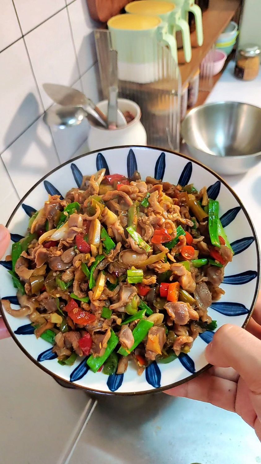 今日午餐: 酸辣鸡杂+白萝卜牛肉丸汤 学做菜我是认真的