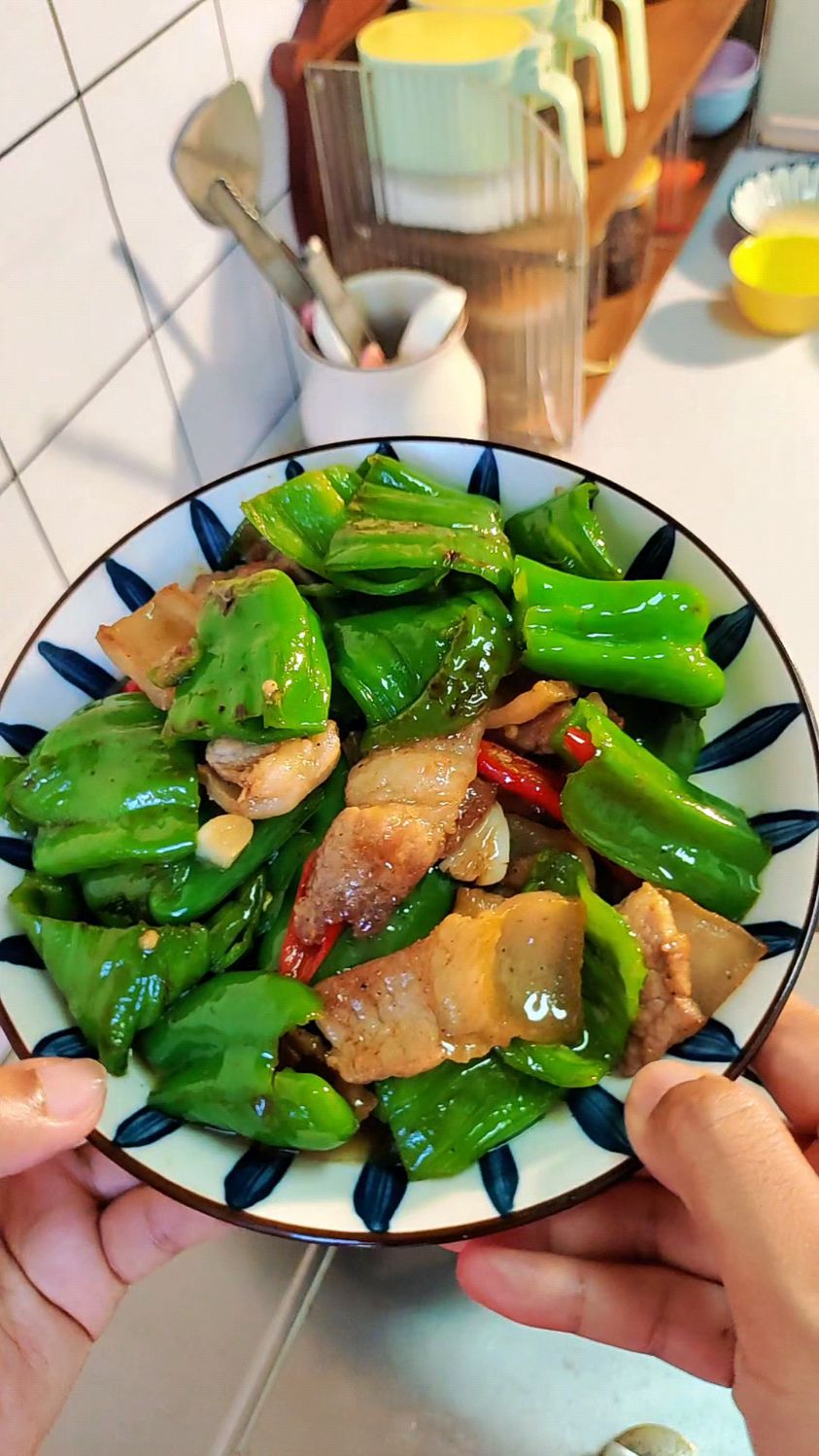 今日午餐: 农家小炒肉+炒合菜 学做菜我是认真的