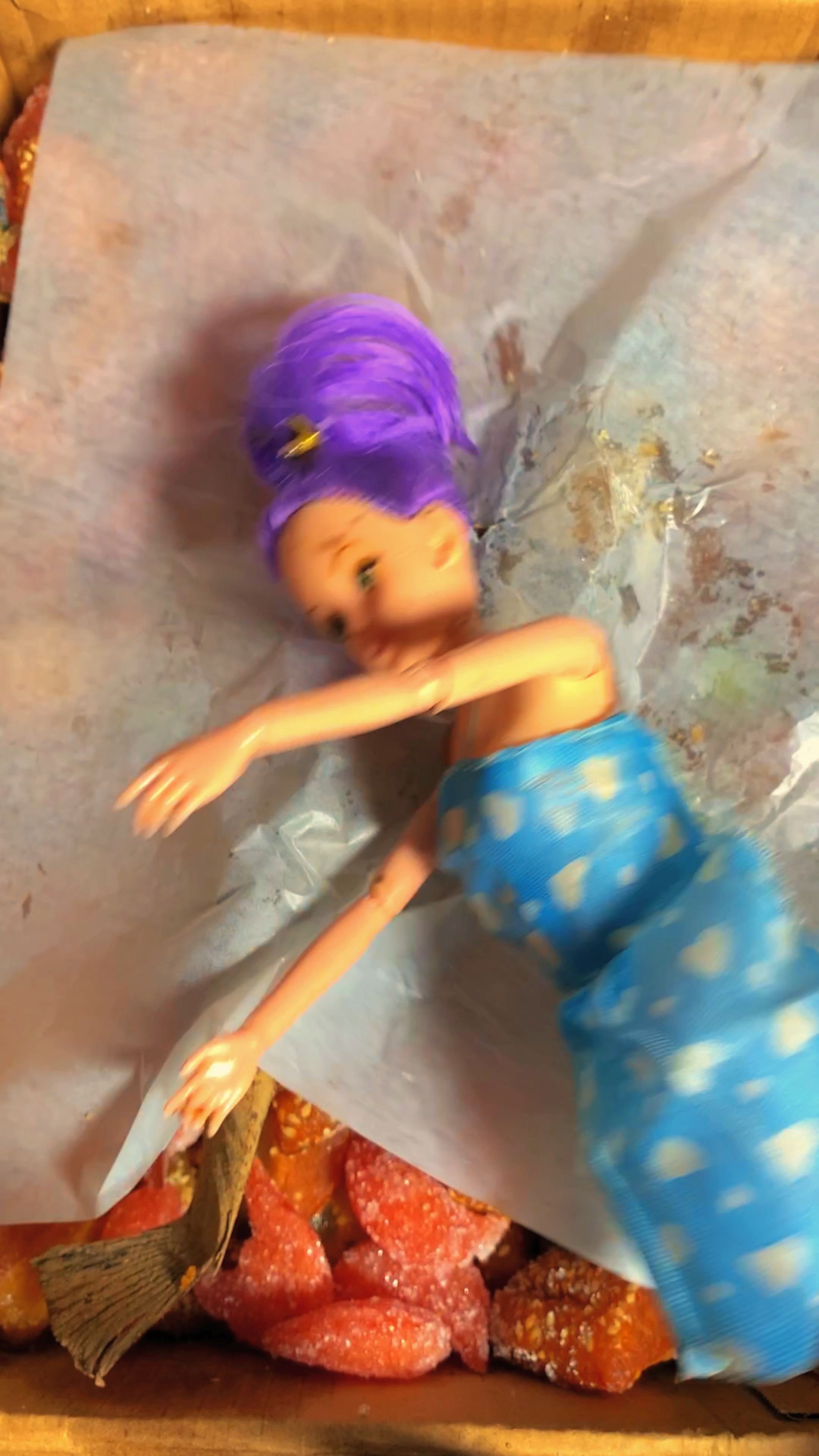 到底是芭比把鱼吃了,还是鱼把芭比吃了?