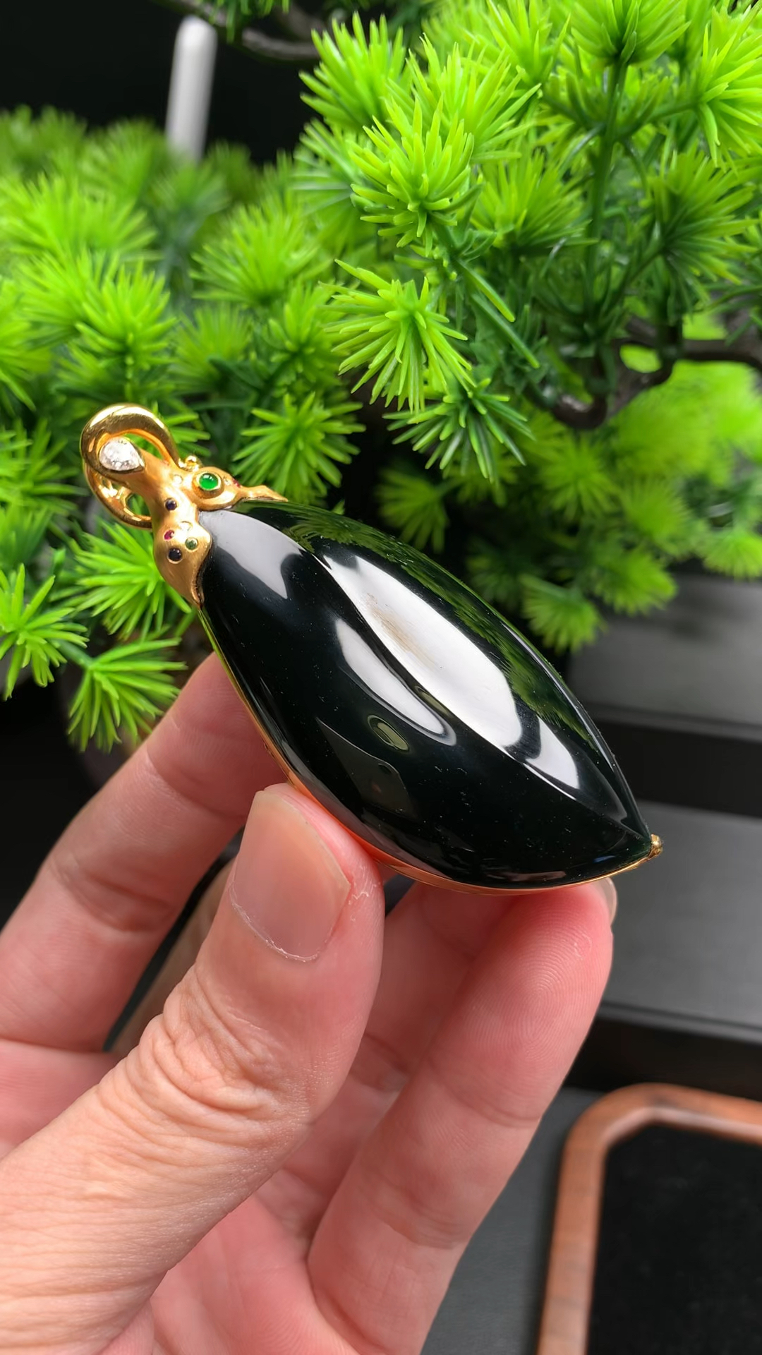 终极沙人王,厚装大件随形墨翠镶嵌吊坠。