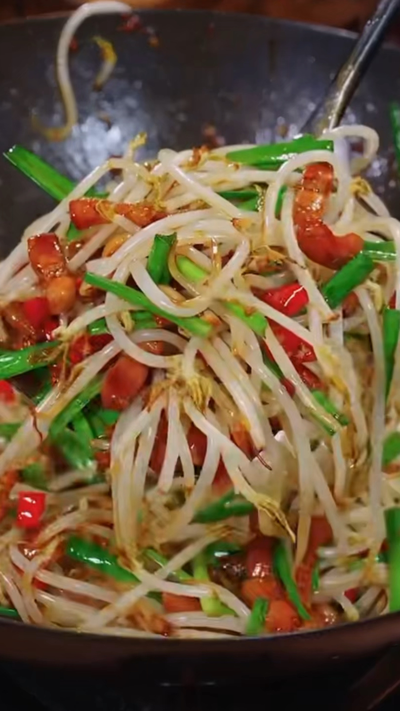 赵师傅教你在家做炒豆芽和炒牛肉的做法!