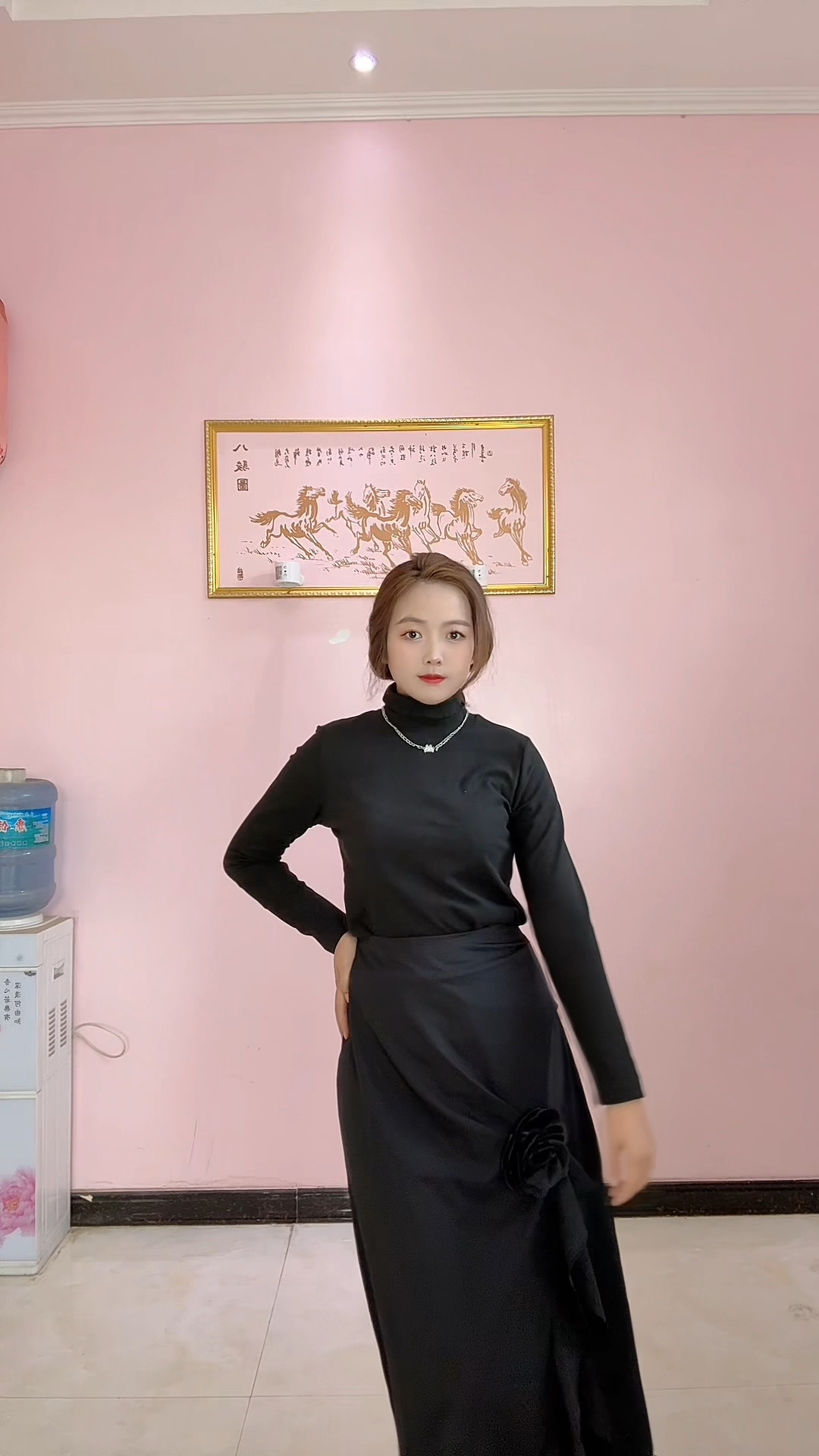 普通宝妈挑战明星刘诗诗《黑天鹅连衣裙》