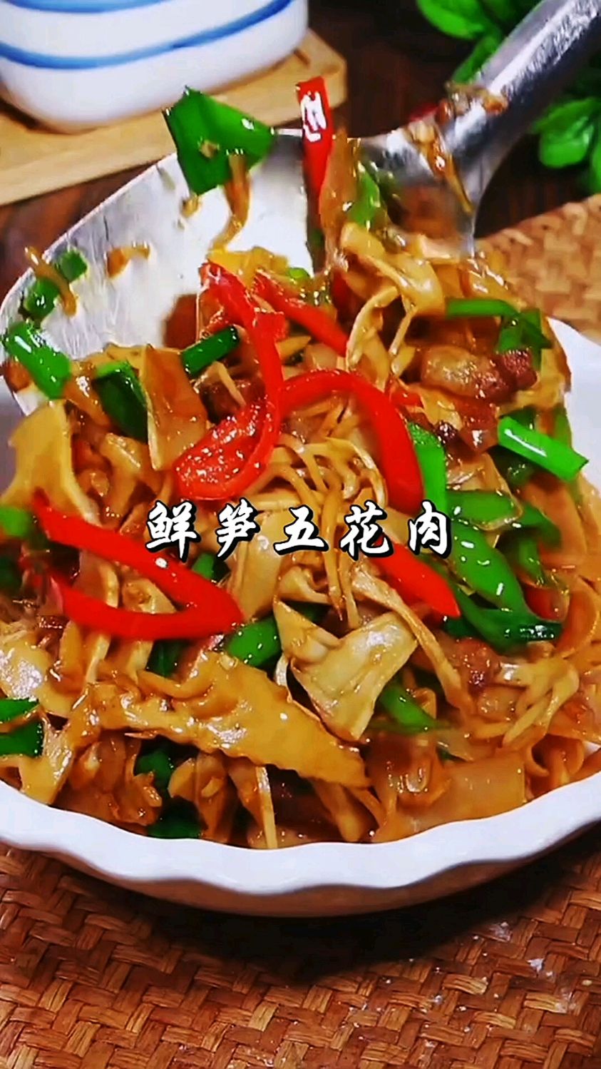 鲜笋炒肉,脆嫩清香,真的非常好吃,每次做米饭都要多吃几碗