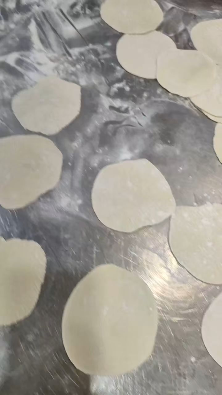 在学校今天包饺子吃了