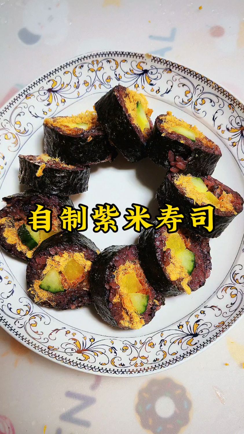 自制紫米寿司饭团,一口下去超满足!