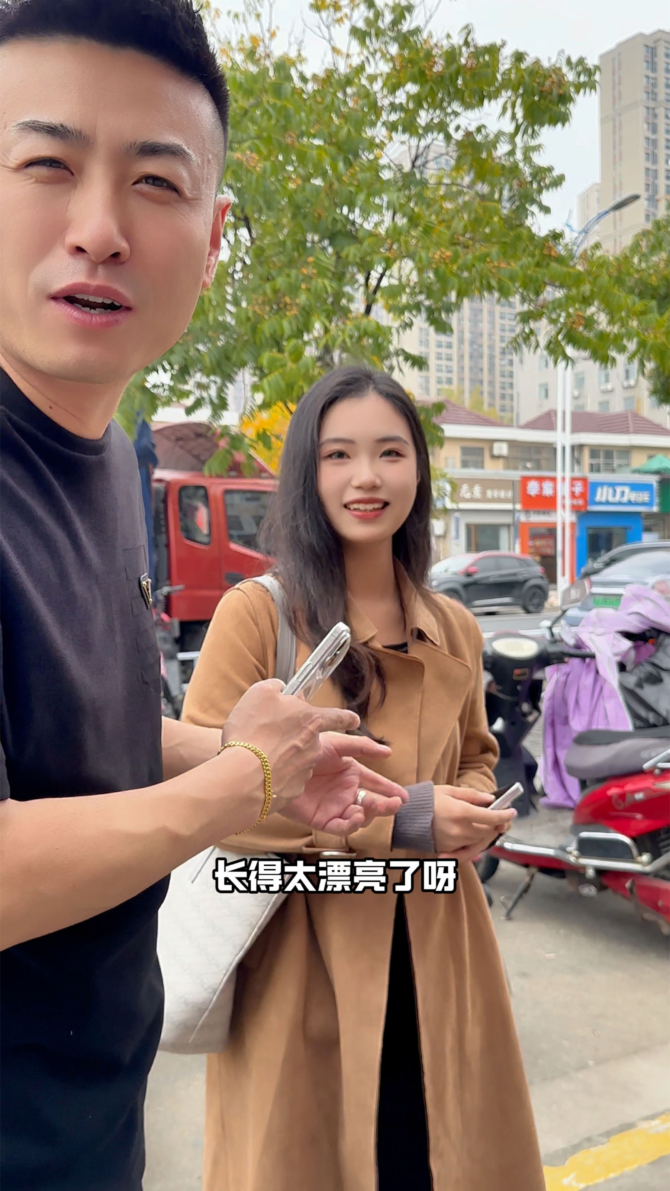 美女一定要吃麻辣烫的呀!
