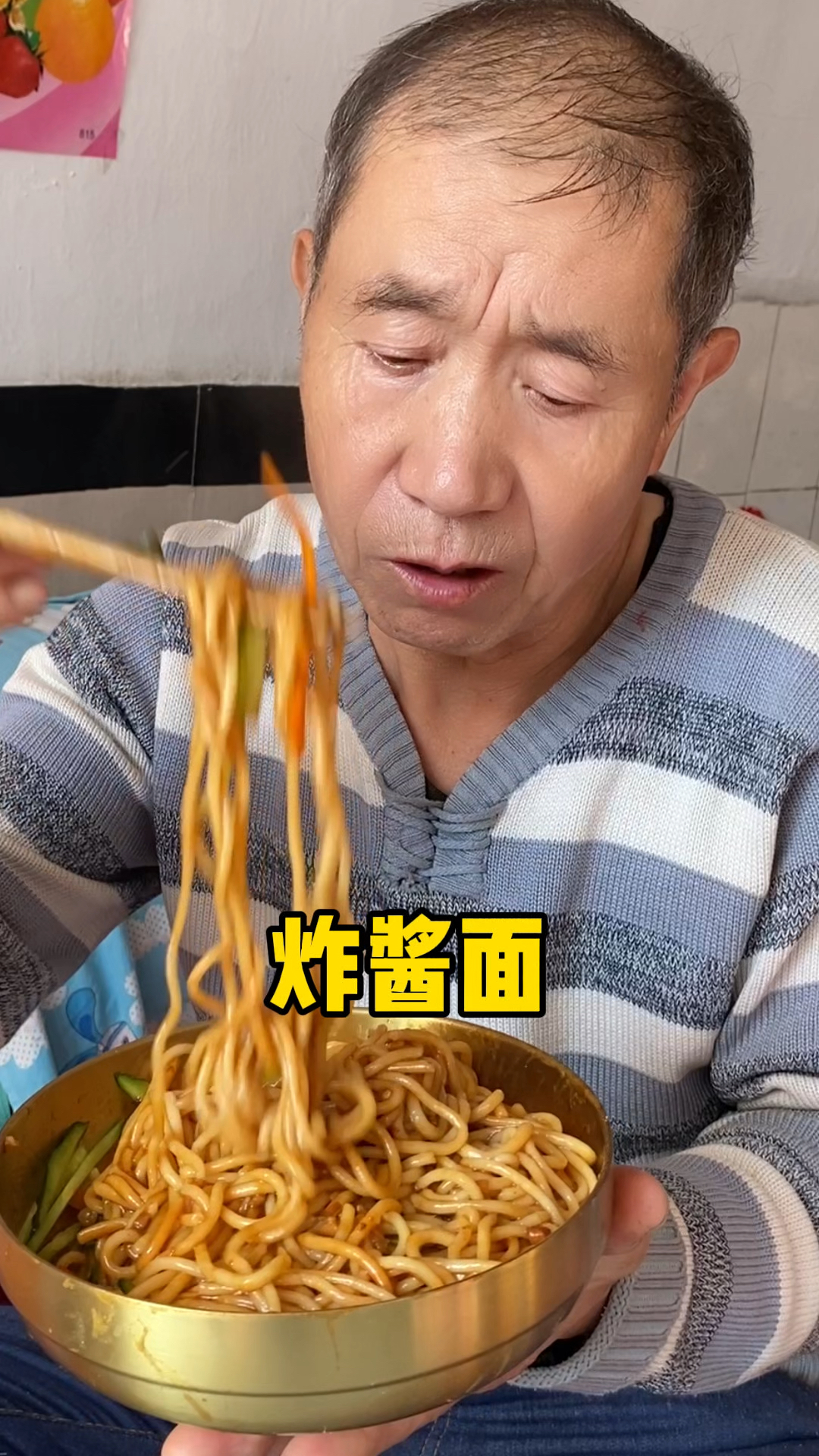 自制家庭版炸酱面,裹满肉酱的面条,太入味了