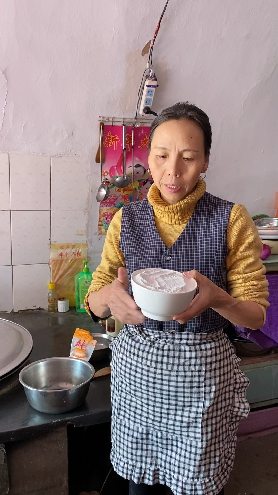 农家自制炒凉粉,口感Q弹,香辣入味