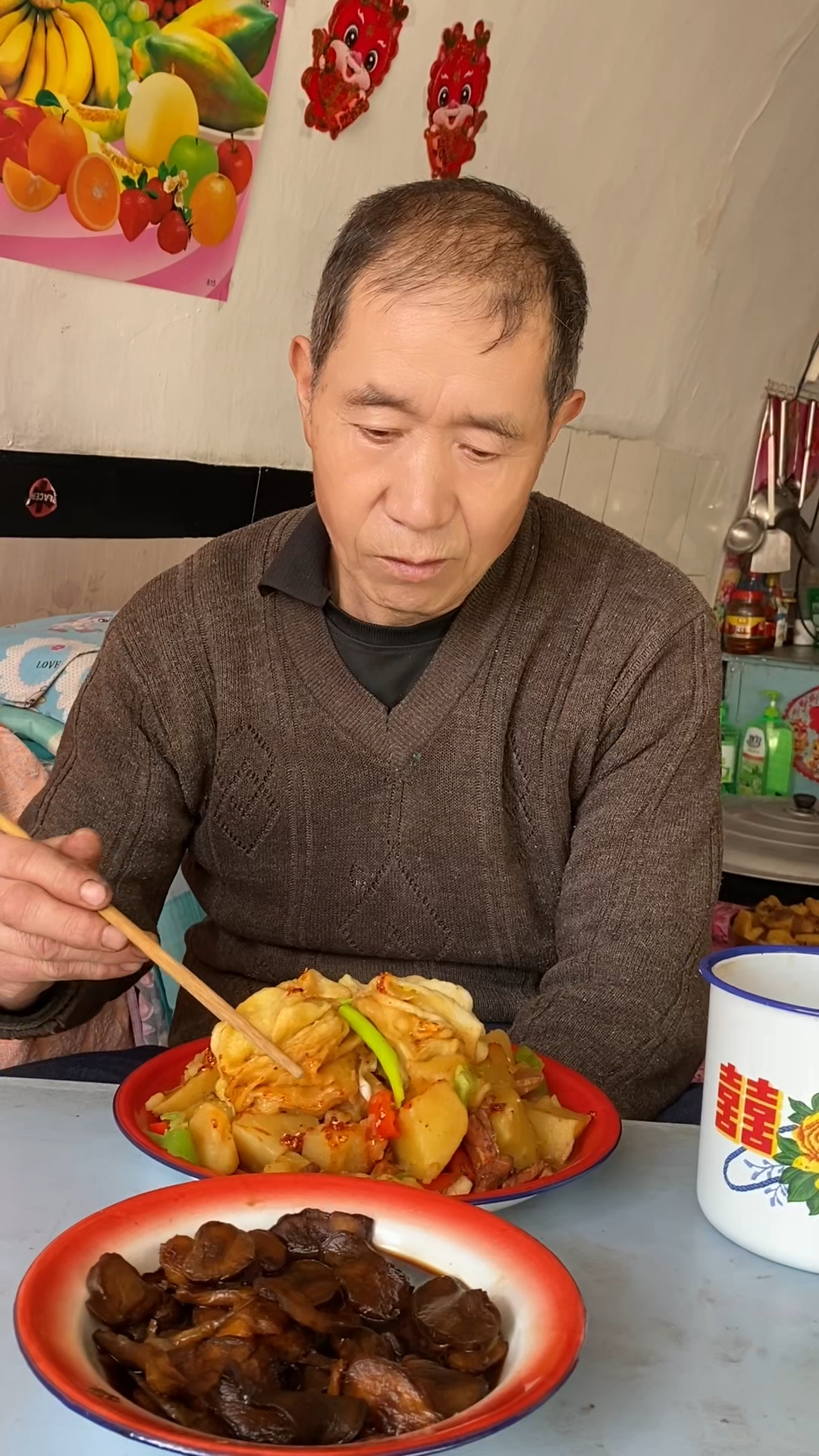 农家大锅花卷鸡,肉质鲜嫩软烂,再来个花卷,嘎嘎香