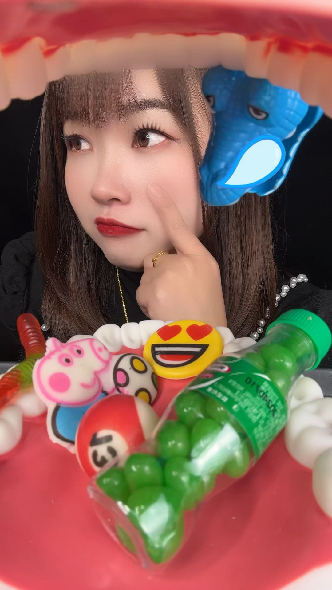 大鳄鱼睡着了,我自己去糖果表情包巧克力