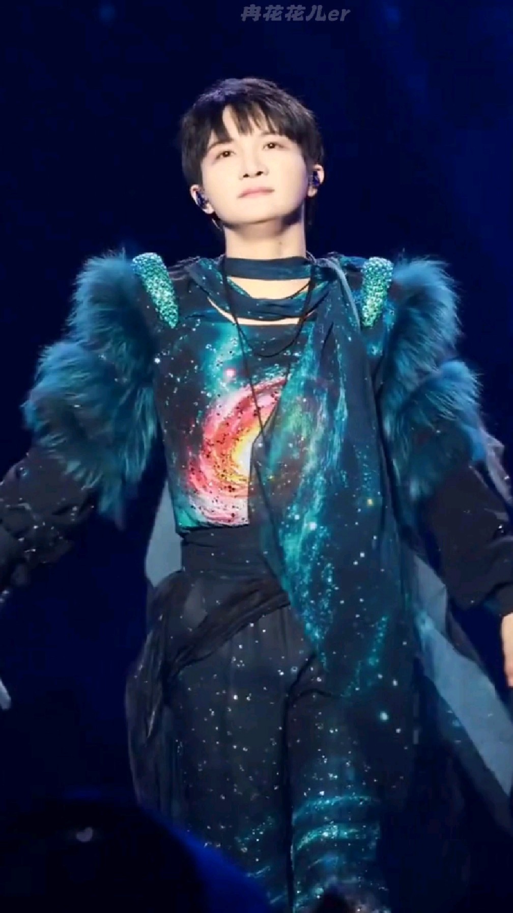 周深南昌演唱会现场完整版《大鱼》,和这身衣服好搭