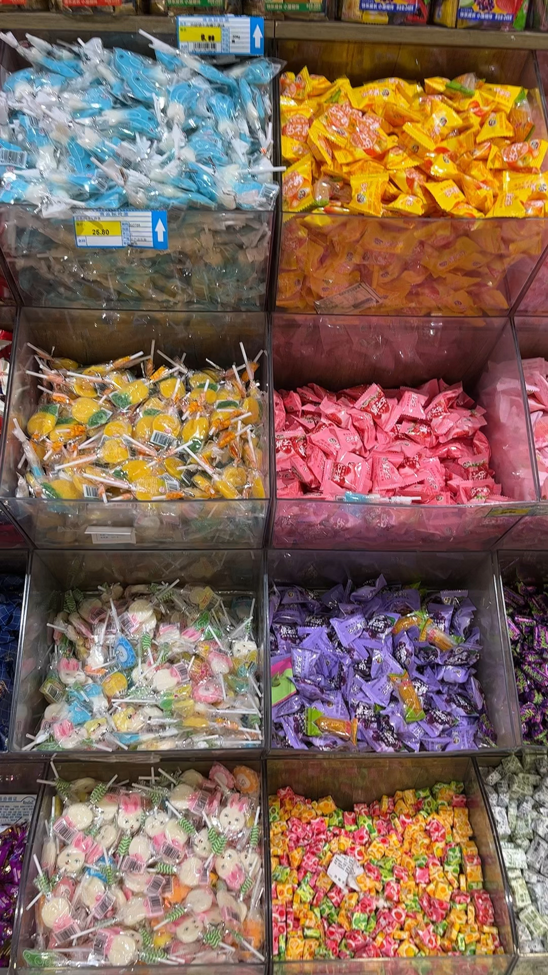 给小宝挑选巧克力吃