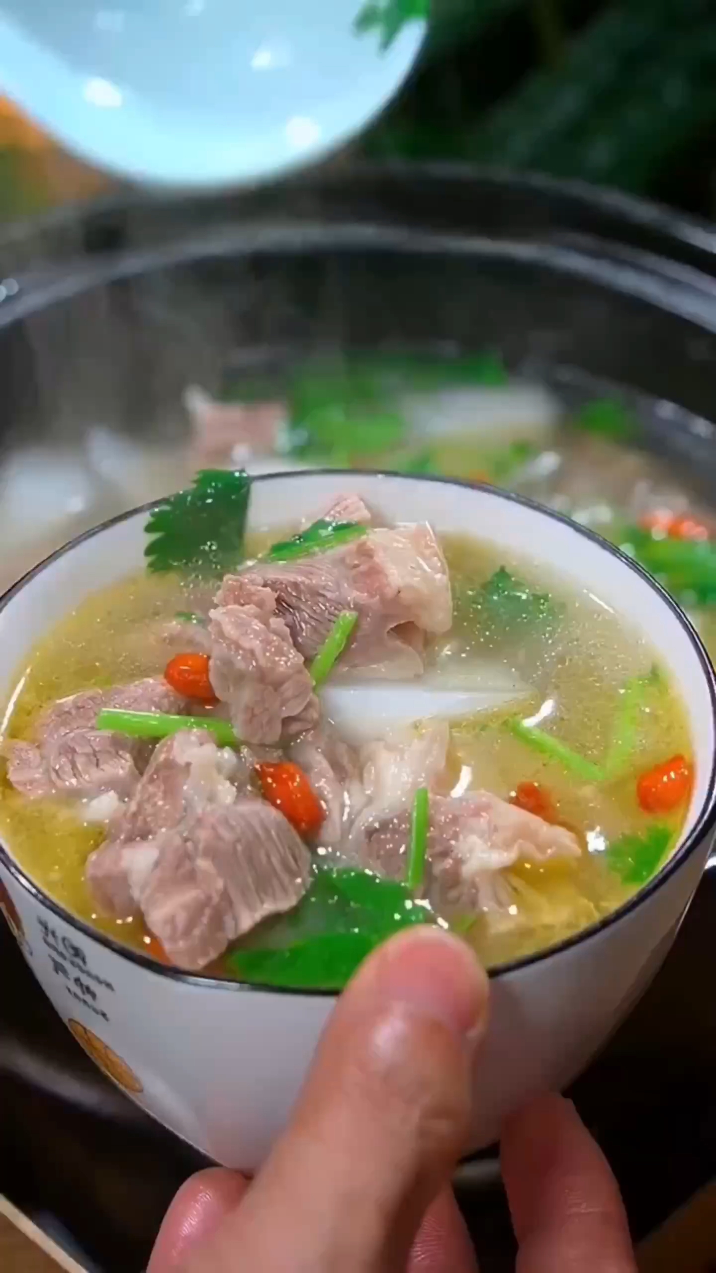 以后想吃牛肉炖萝卜汤,你就像我这样做,汤鲜味美,肉质嫩滑