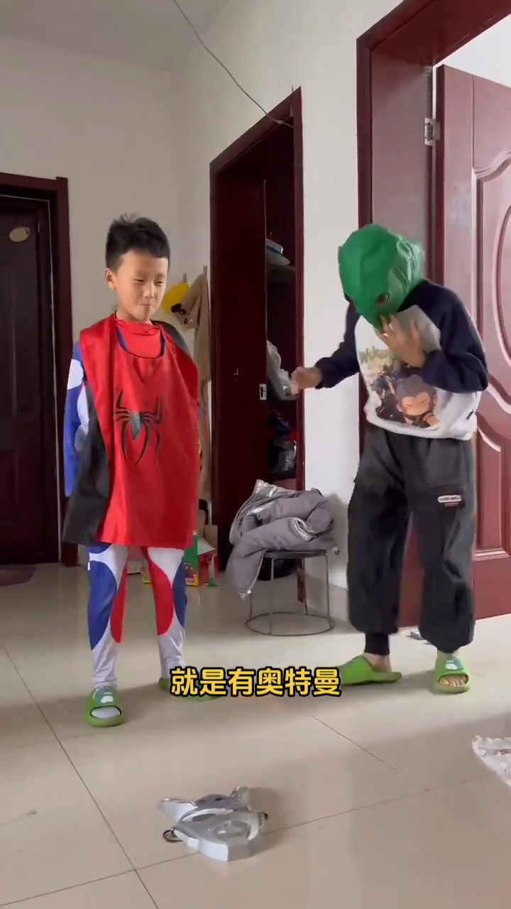 迪迦奥特曼和绿鱼头!