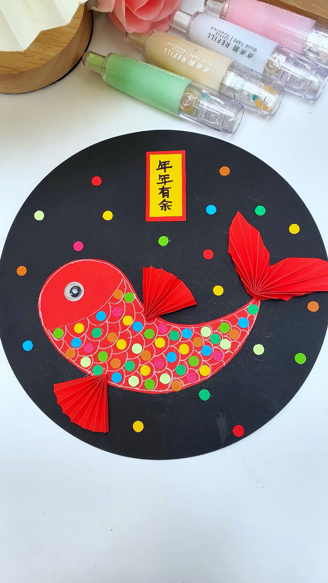 适合小朋友做的新年创意画《年年有鱼》