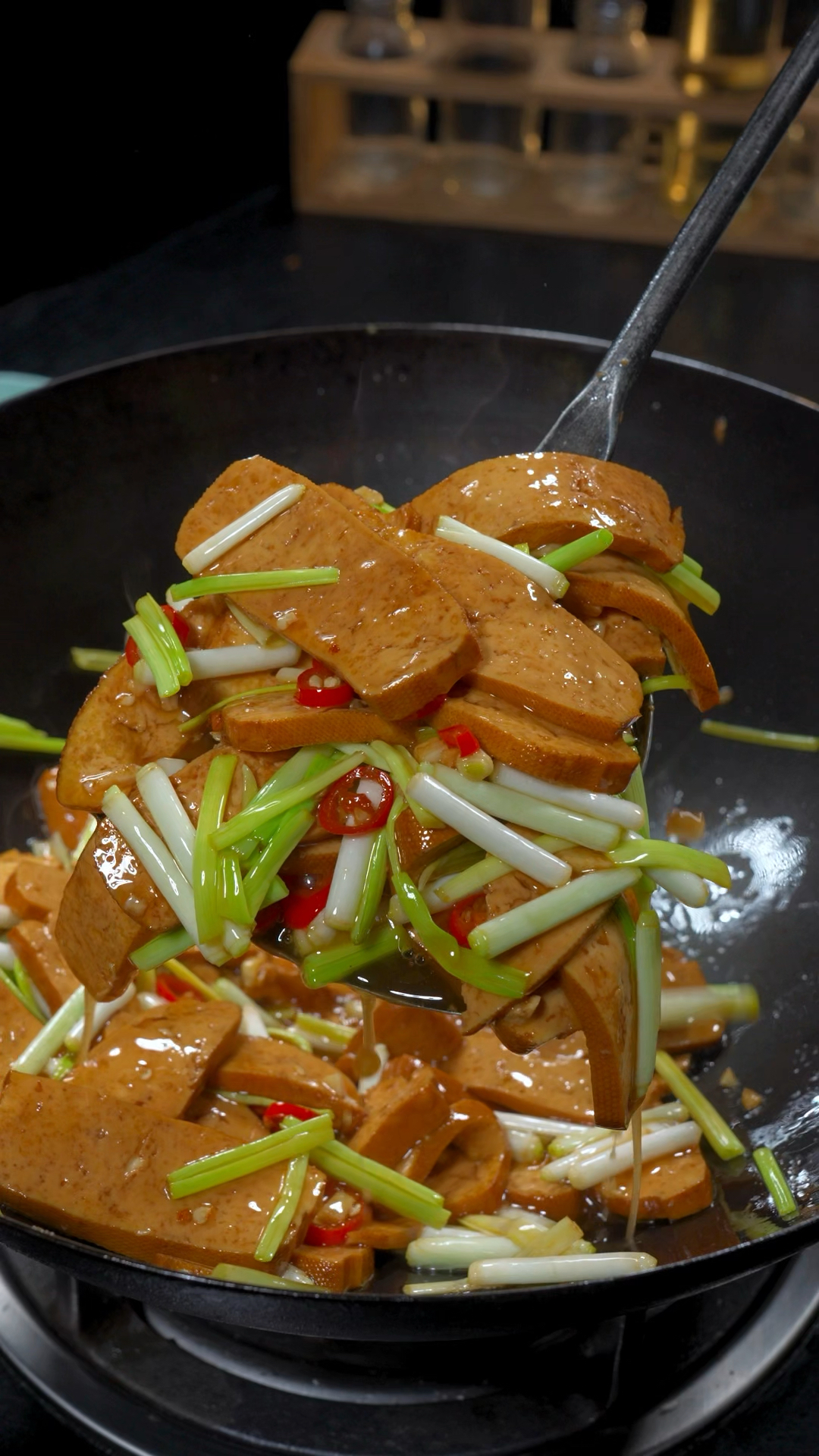 豆香浓郁的蒜黄炒豆干来了 今晚的米饭又要遭殃了
