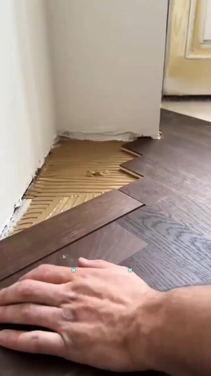 鱼骨拼木地板铺设