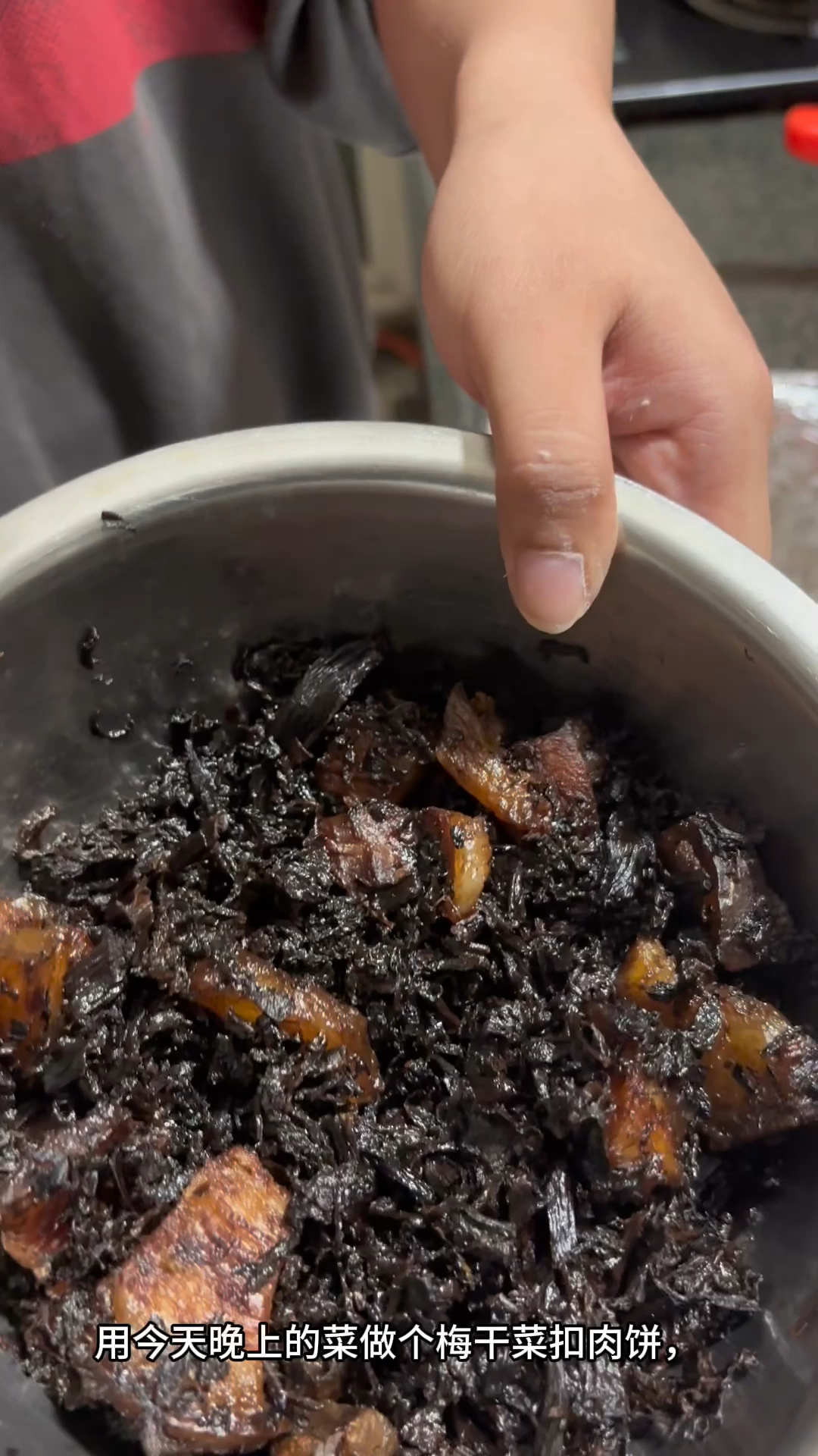 今天的梅干菜扣肉饼