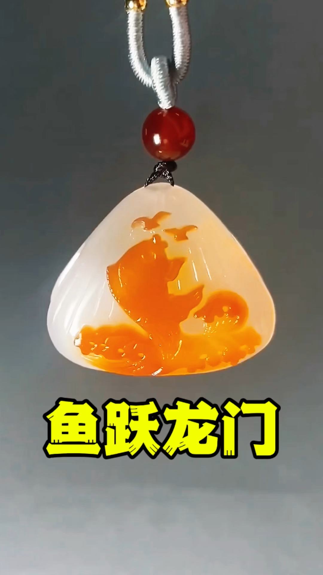 用三天时间给一位大爷雕刻的鱼跃龙门掌上明珠,大家说好看么?