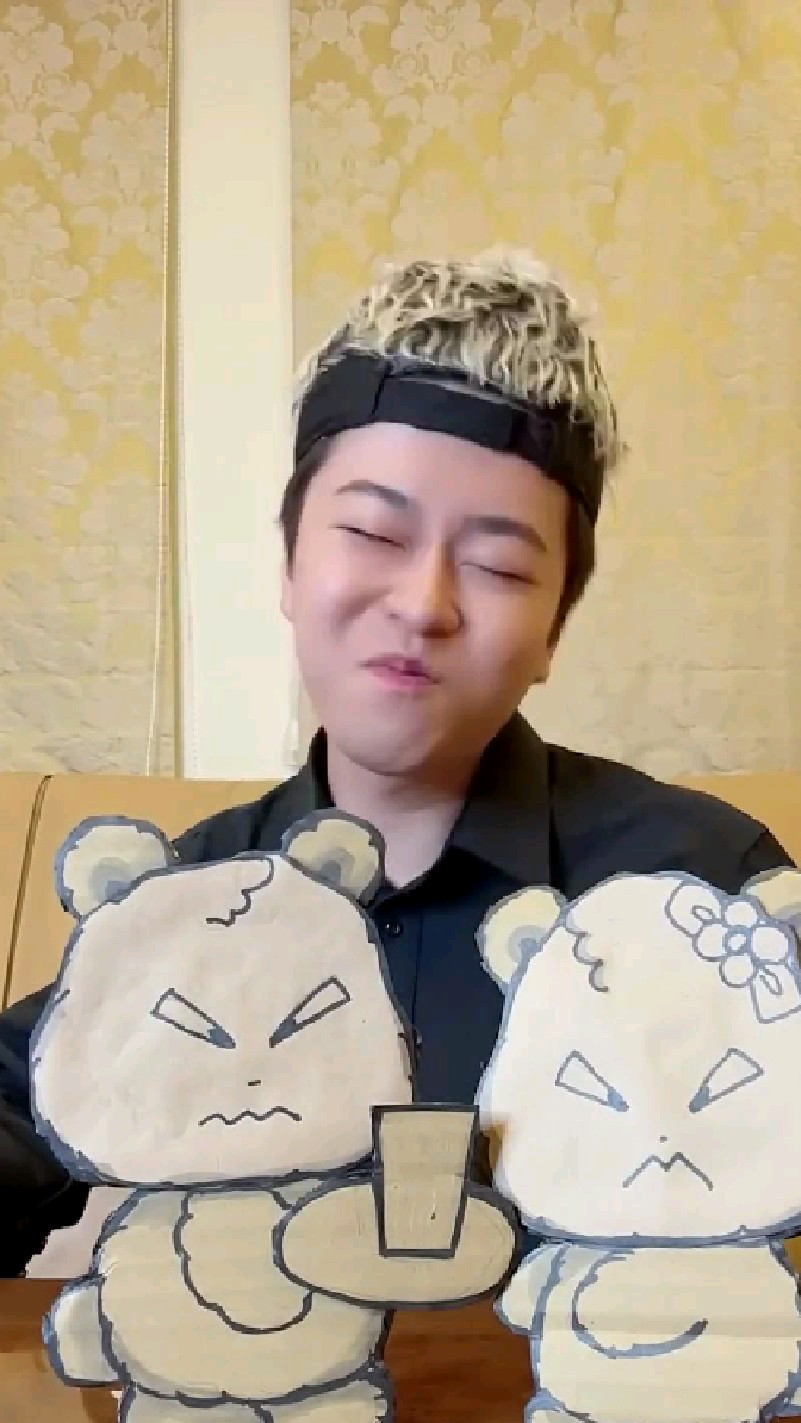 偷吃了小熊的巧克力棒