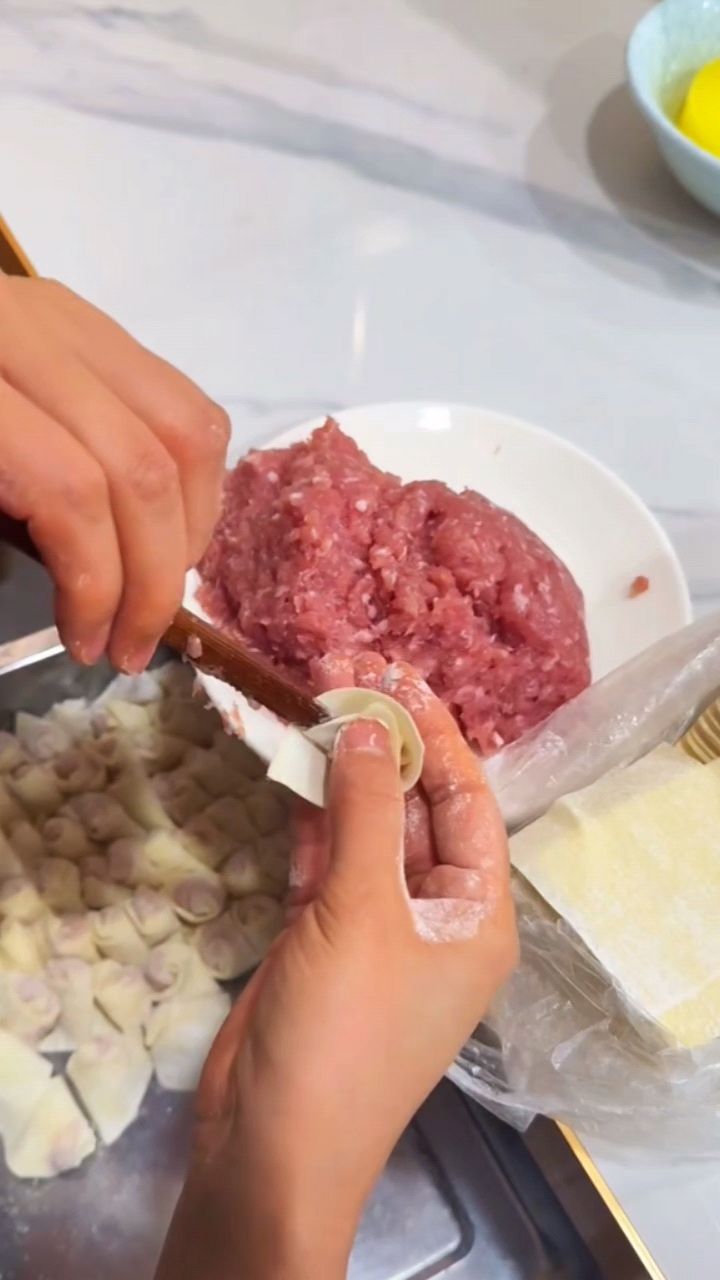 快速包小馄饨的方法