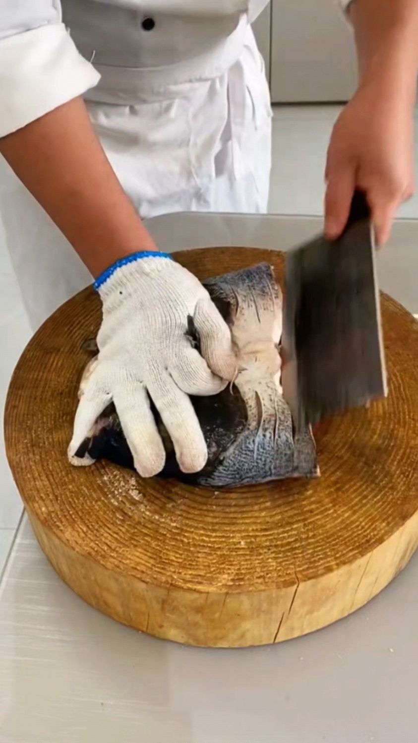 快速处理鱼头的方法