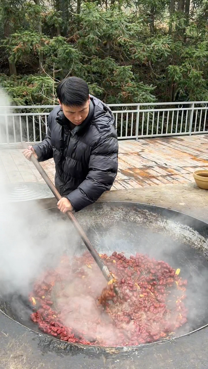 红糖枸杞姜奶茶,给寒冷的冬天送去温暖,暖暖的很安心!!