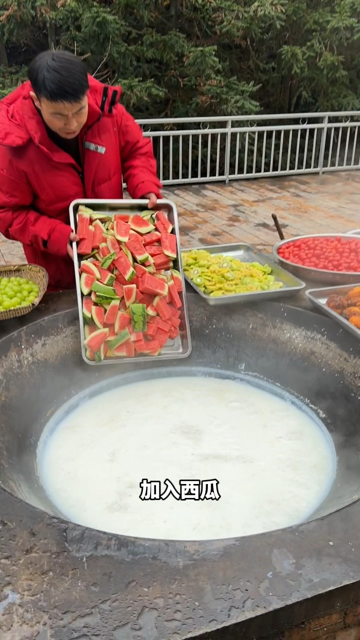 熬上一大锅水果奶茶,开心喝起来!不知道小韩能不能刷到我们?