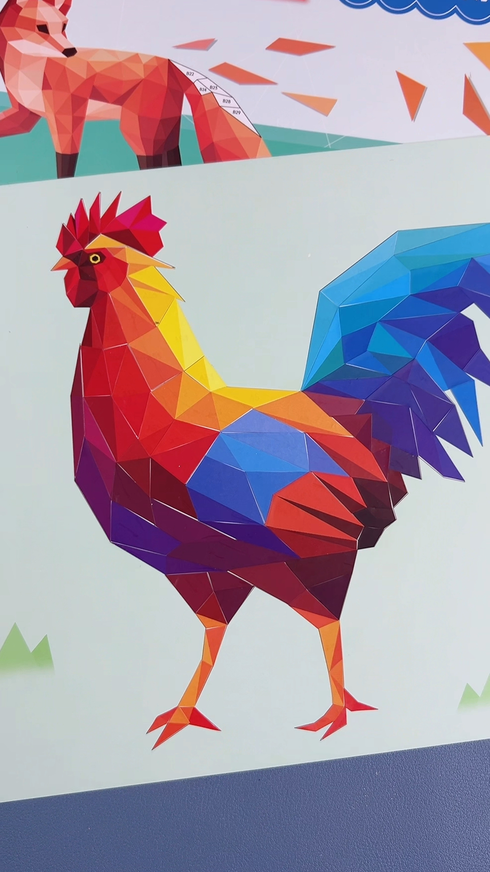 几何拼贴画贴出大公鸡