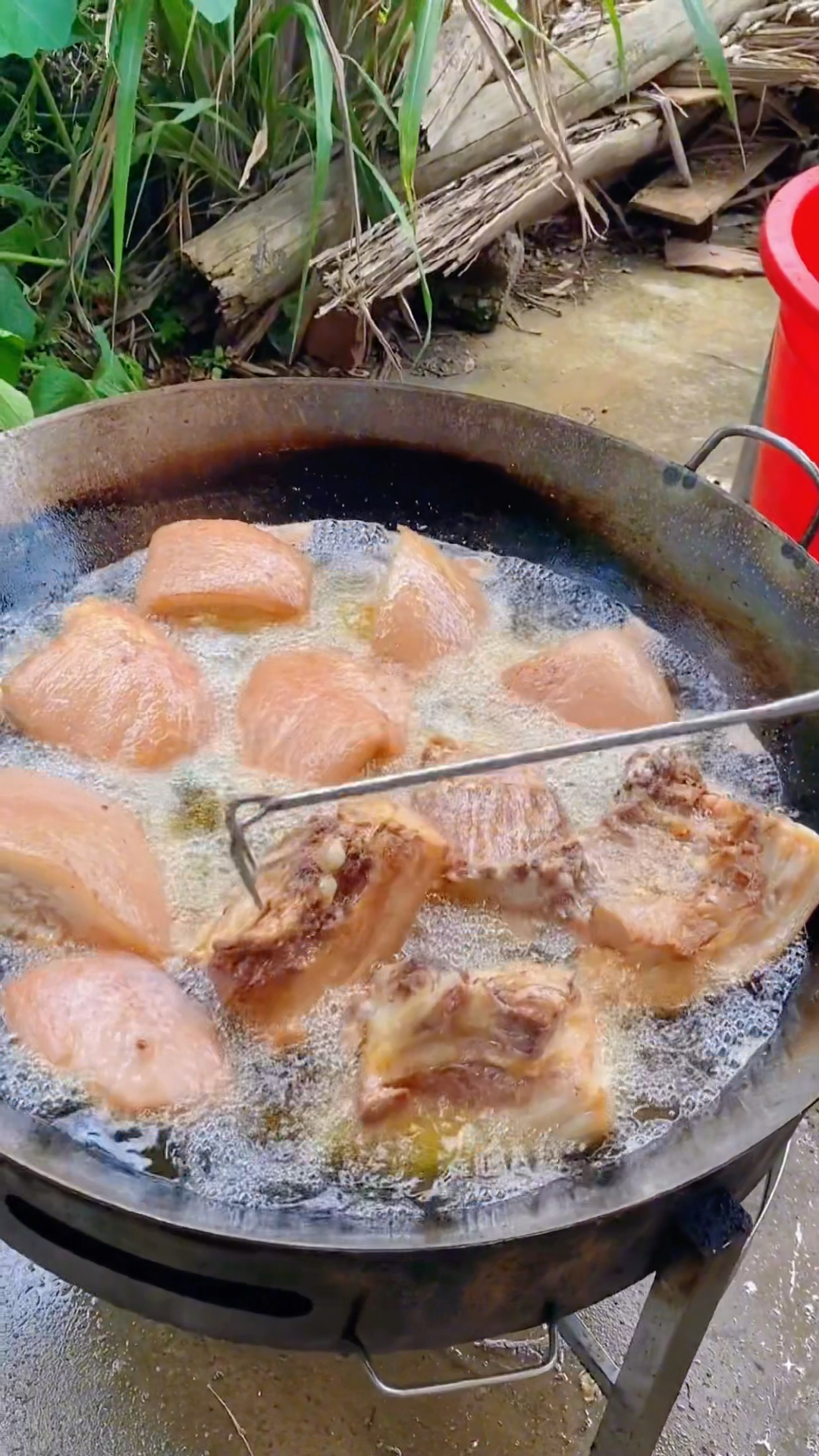 快过年了家里卤肉时,可以用上这加长#抓肉钩,再也不怕烫到手了