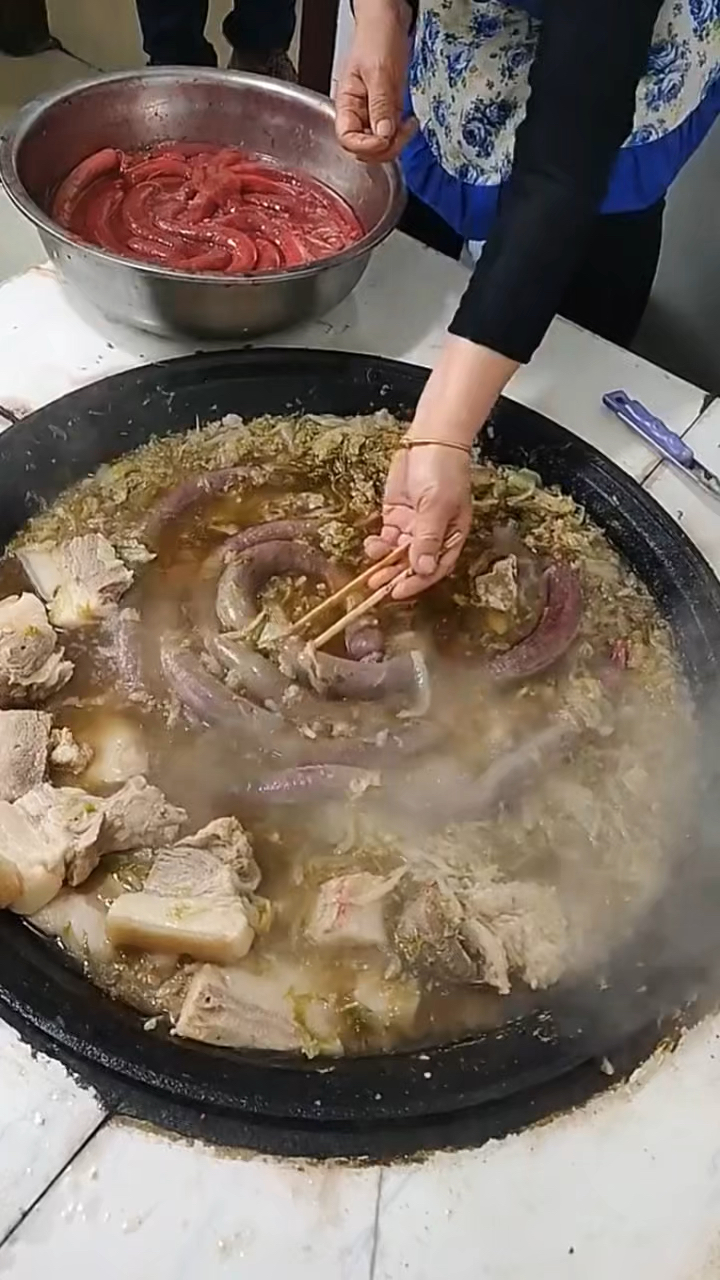 杀年猪了,东北特色大烩菜老香了。