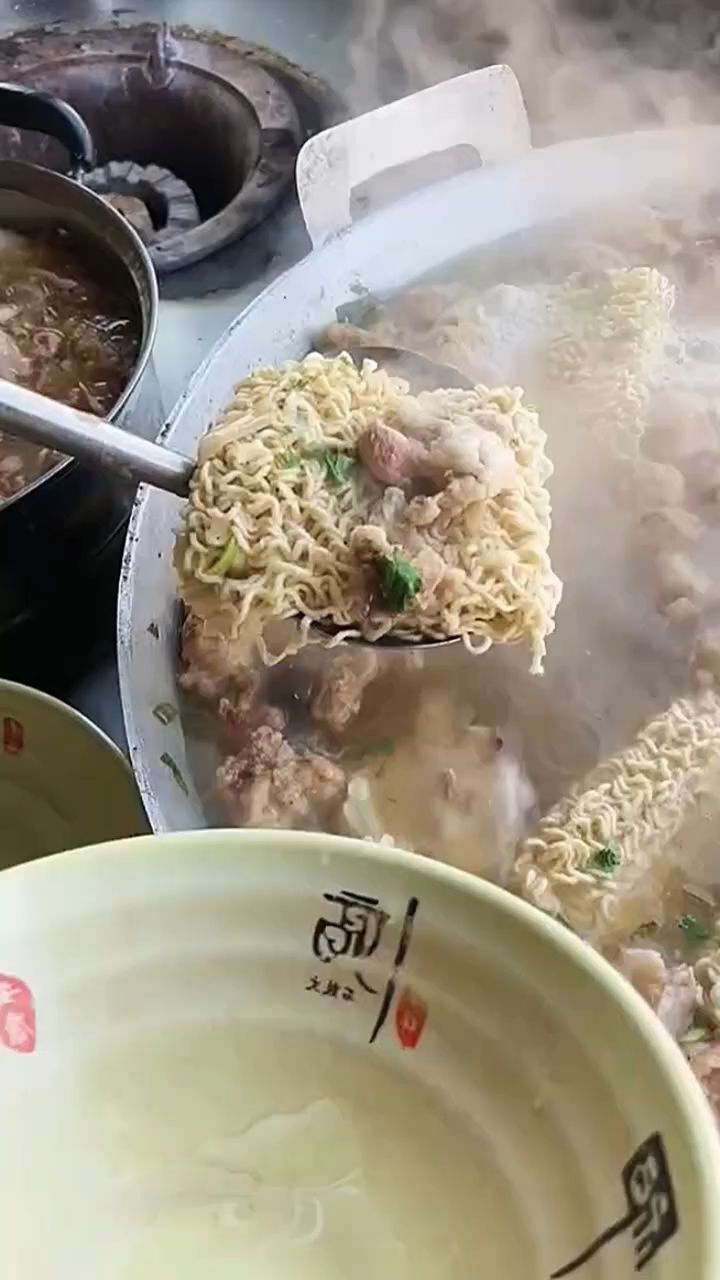 高配版的方便面,老好吃了。