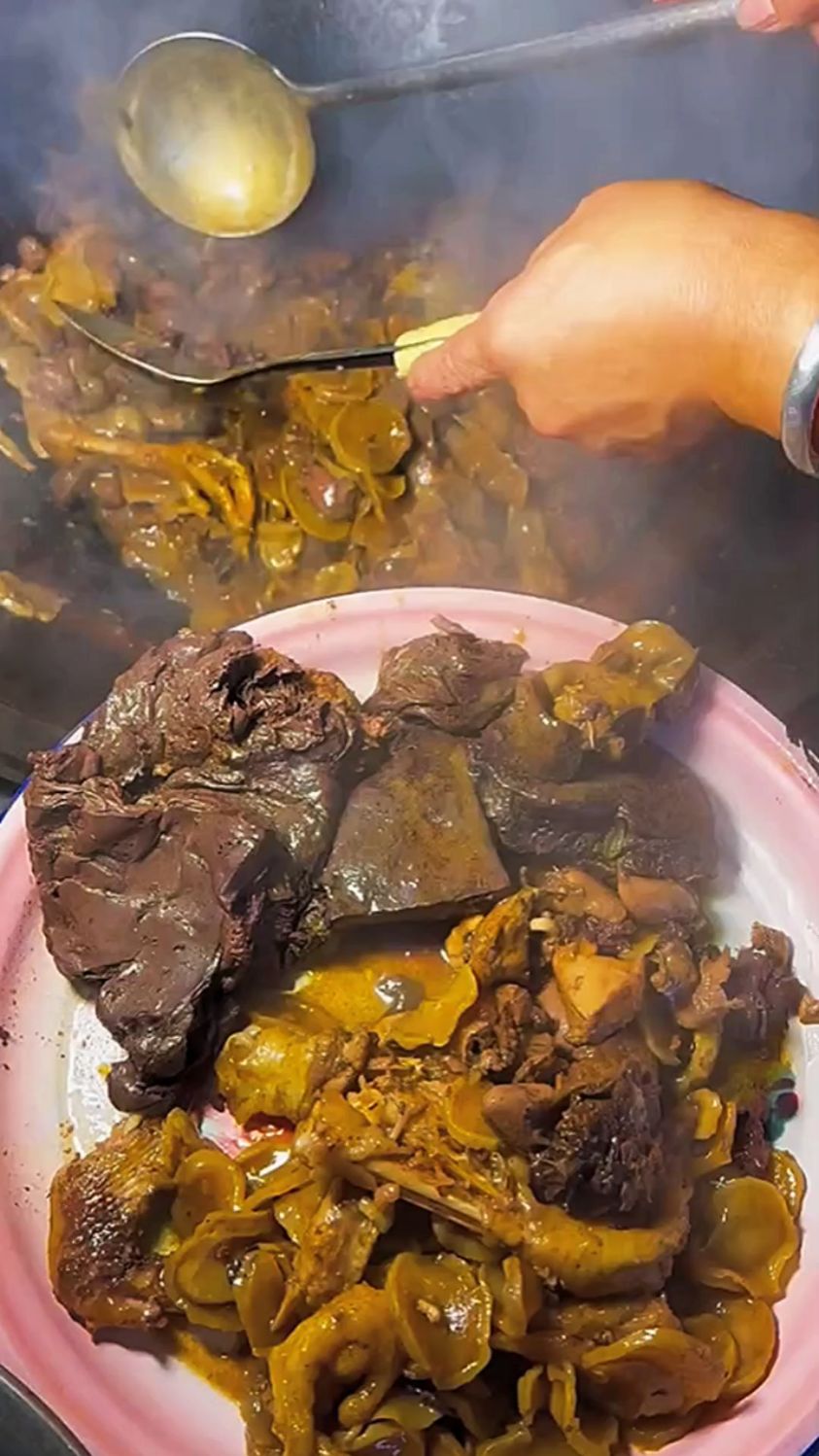 小鸡炖土豆干炖得多有食欲。