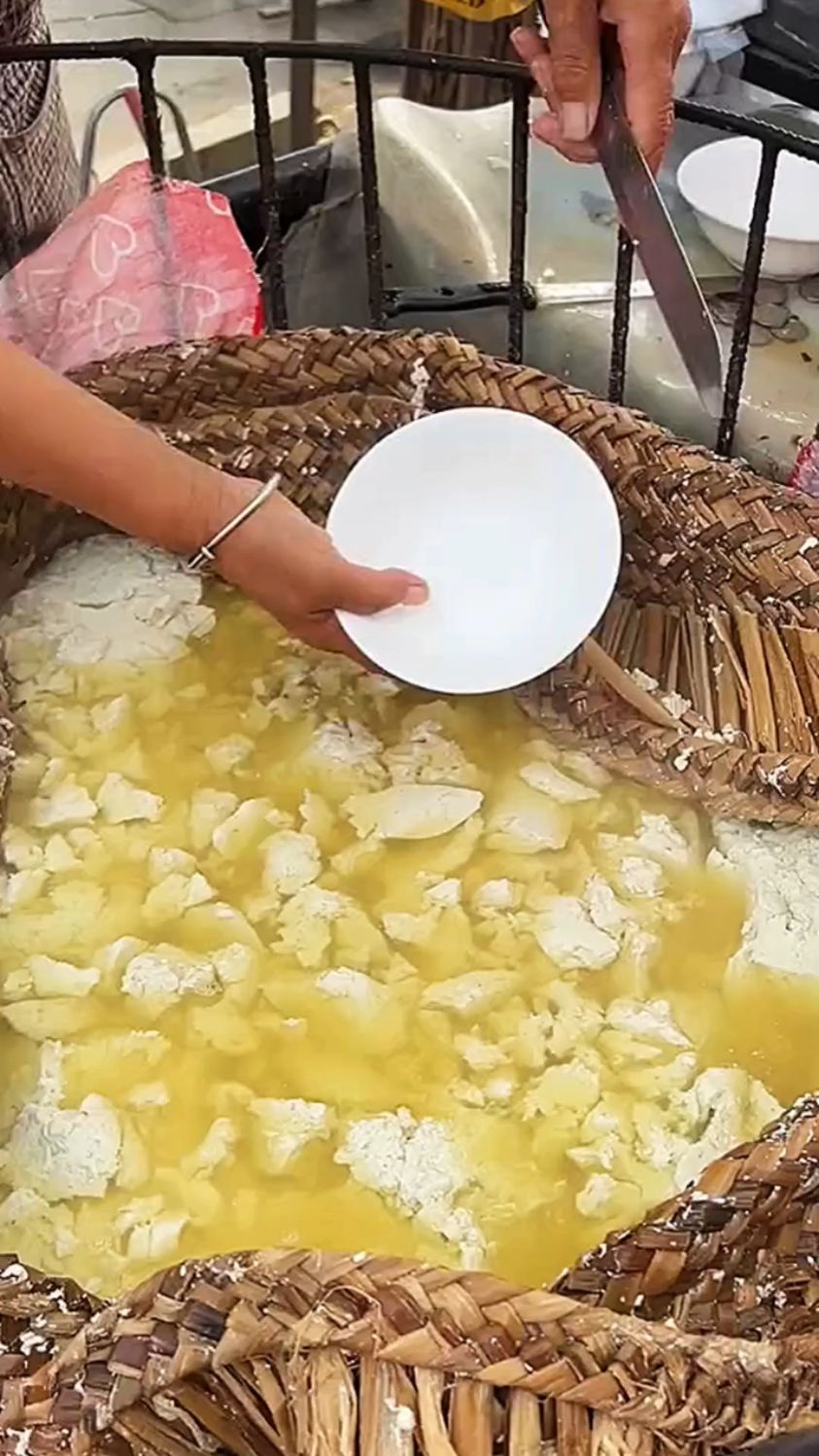 来上一碗水豆腐蘸辣椒酱老美味了!