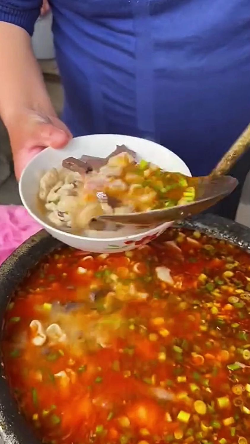 羊杂汤跟面条一起绝配。老美味了!