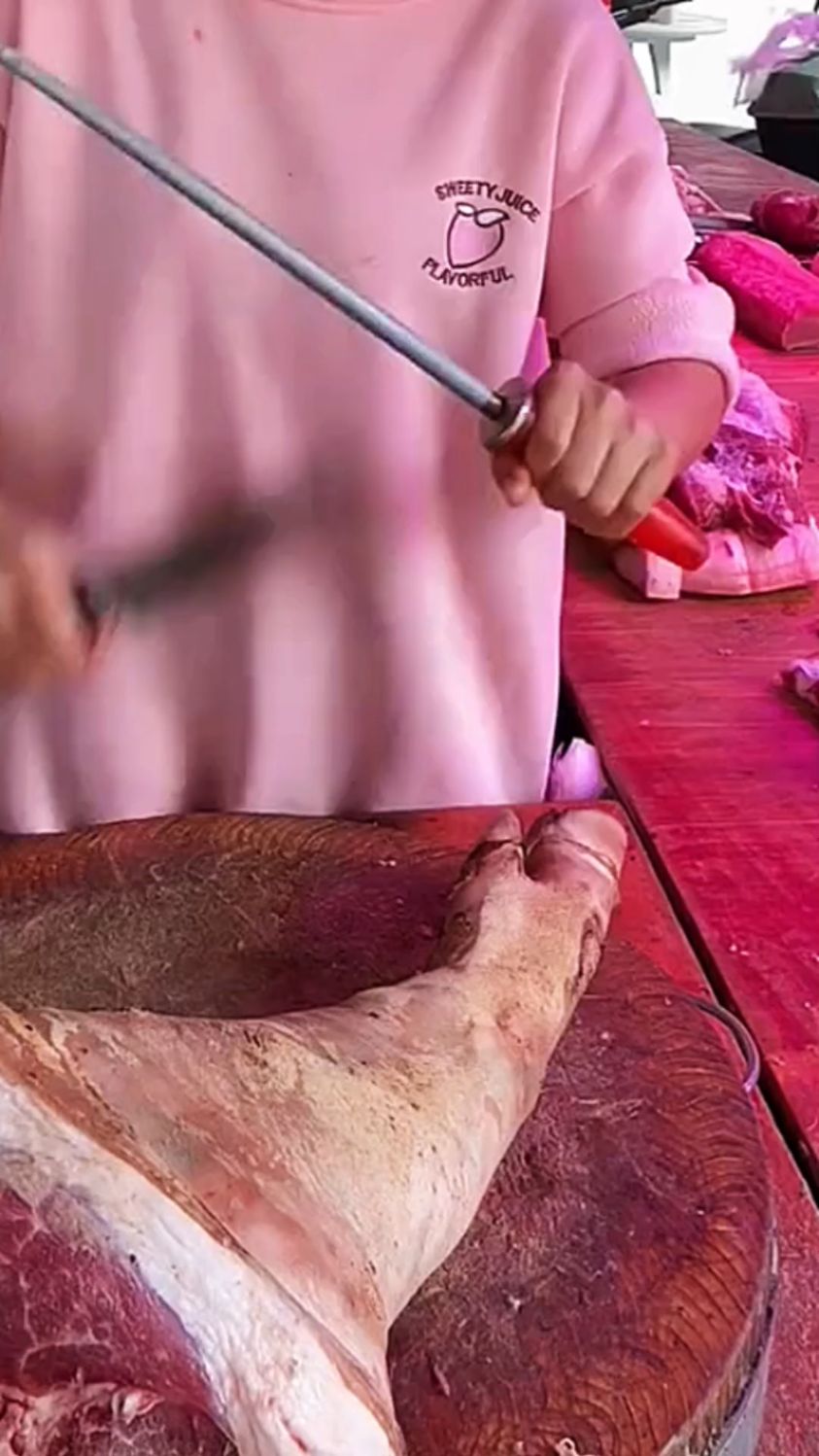 肘肉的快速改刀方法。