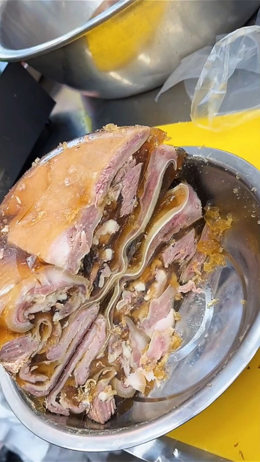 猪头肉做成皮冻新吃法。