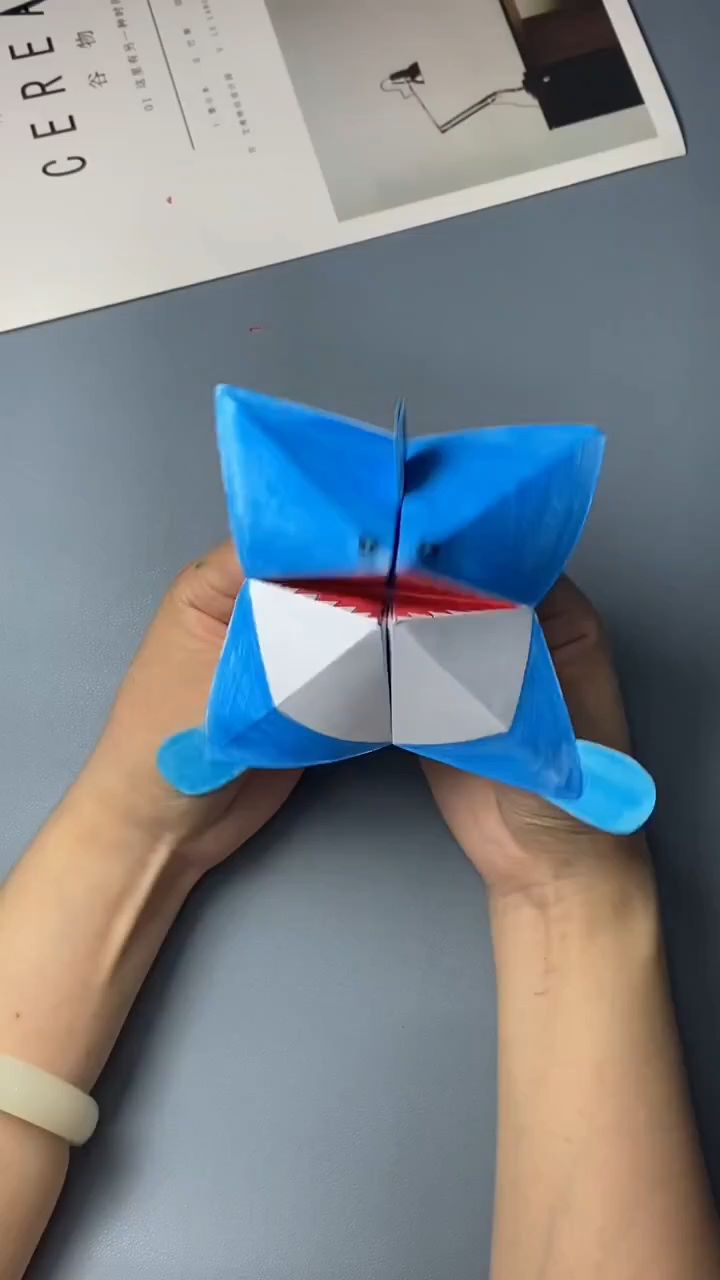 手工折纸大鲨鱼来咯
