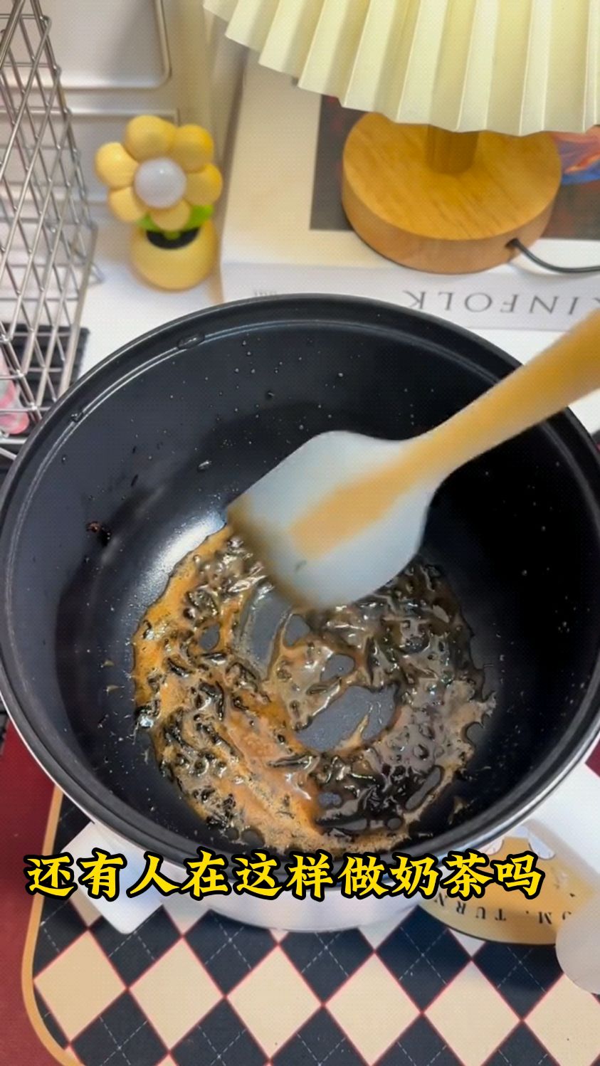 冬季热饮推荐,热奶茶的做法,家庭版奶茶这样做,比奶茶店好喝!