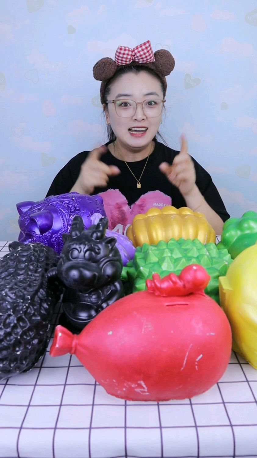 挑战砸彩蛋吃美食,看看今天能吃点啥?