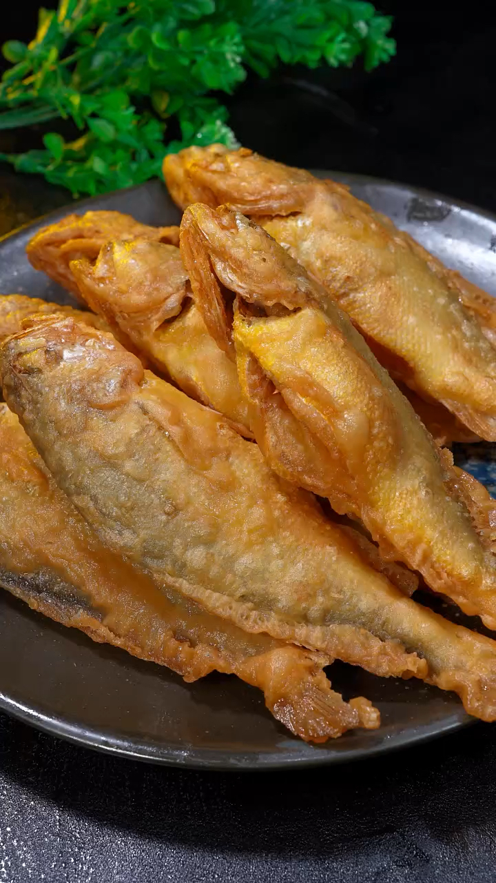 马上过年了,教大家怎么炸黄花鱼